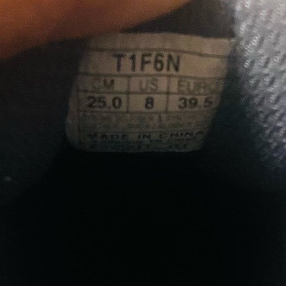 ASICS  women's sneakers size 8 gray and red. - Picture 6 of 6